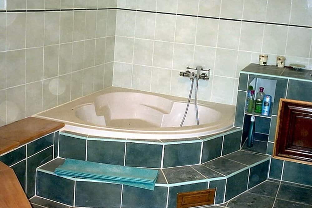 Photo of Bathroom in Puylaurens