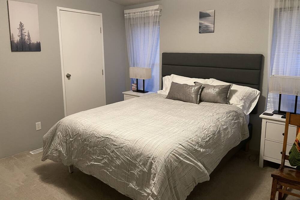 Photo of Bedroom in Edison