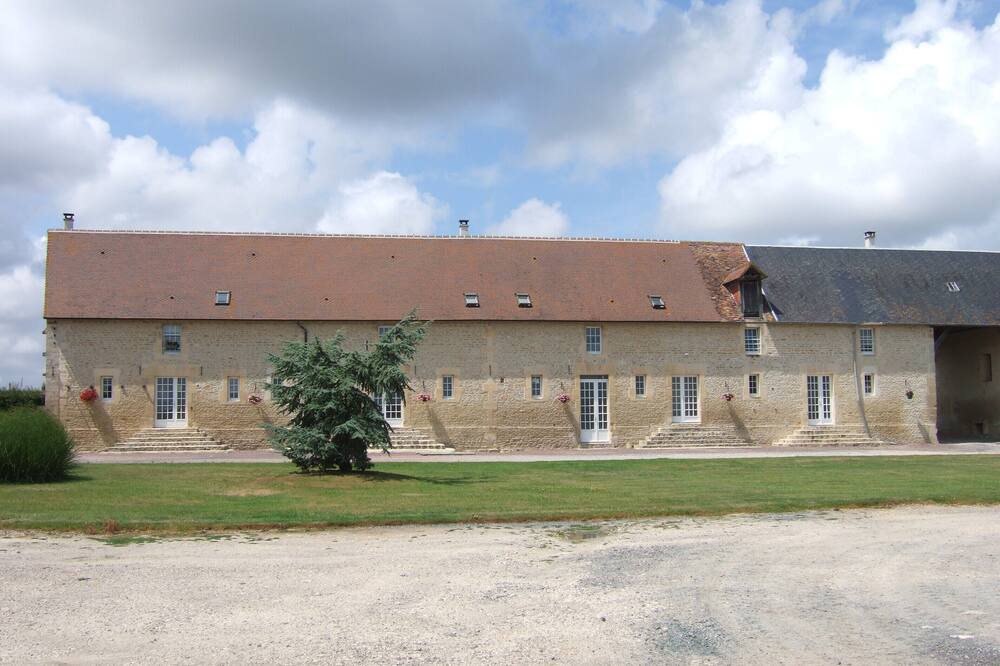 Photo of Outdoor in Petiville