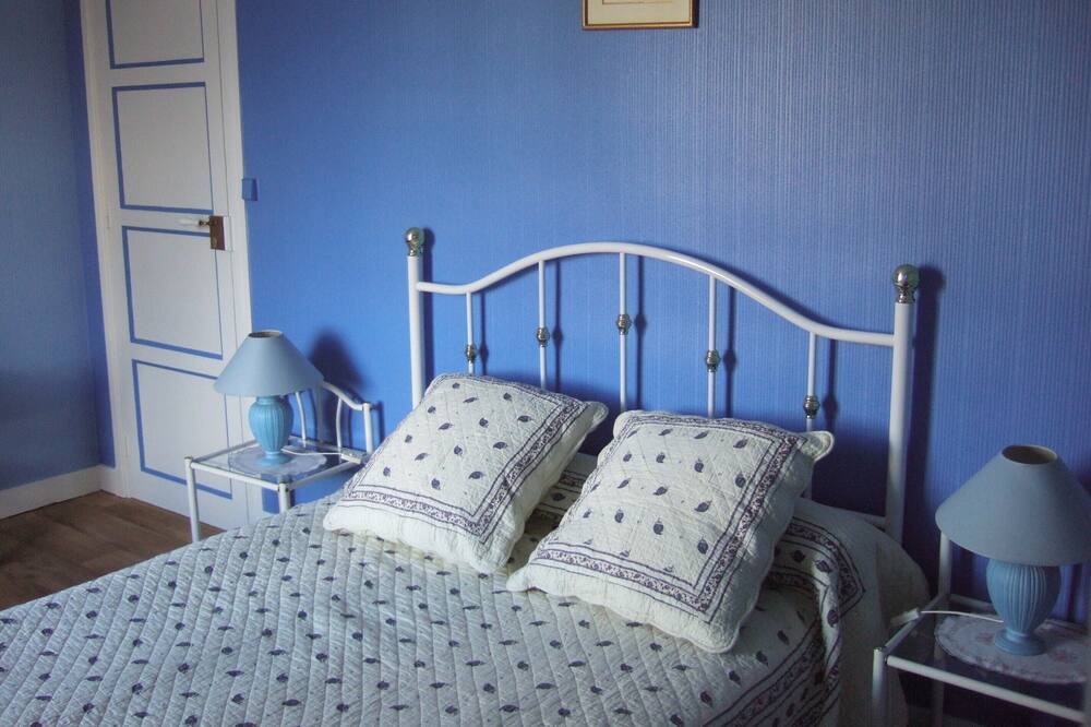Photo of Bedroom in Petiville