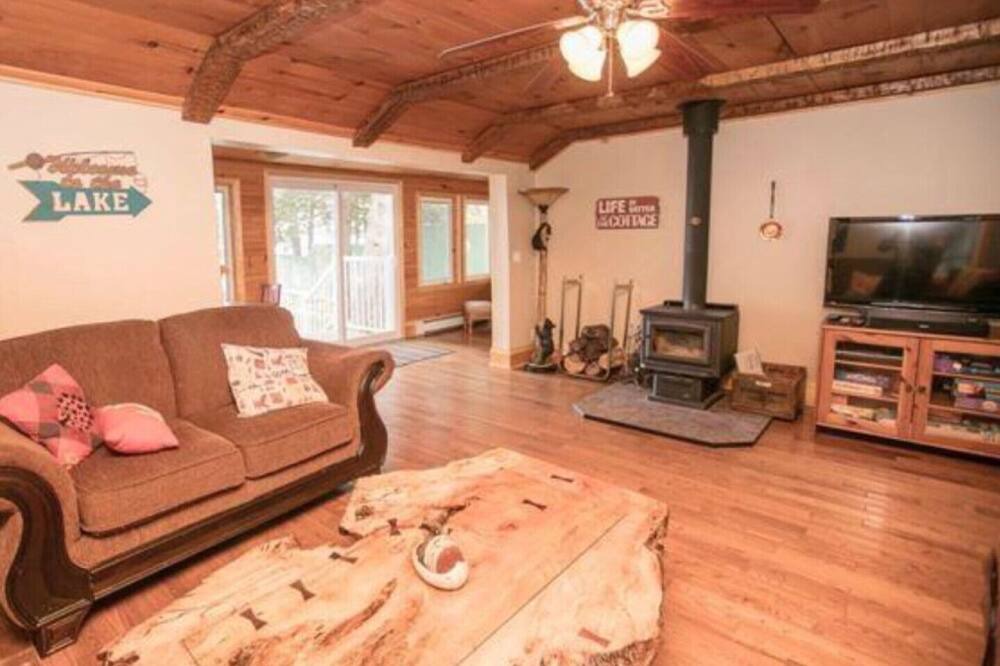 Photo of Livingroom in Ramara