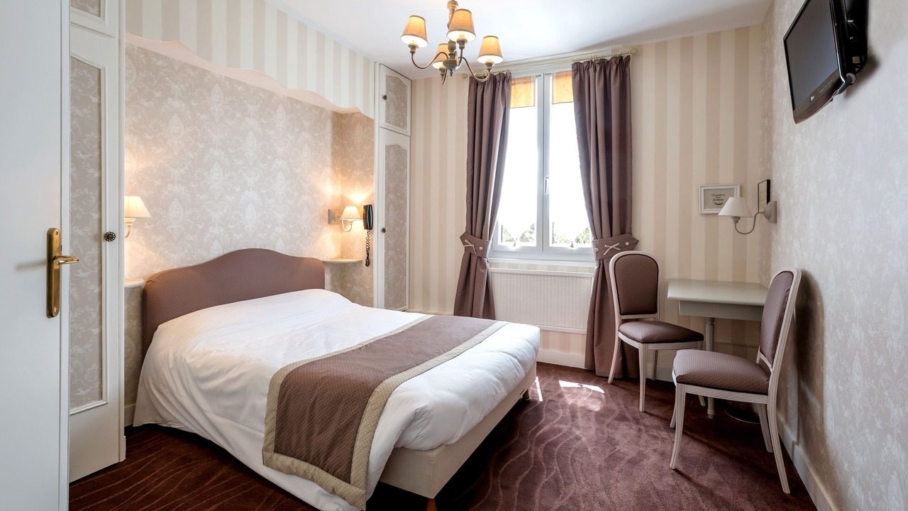 Photo of Bedroom in Luche-Pringe