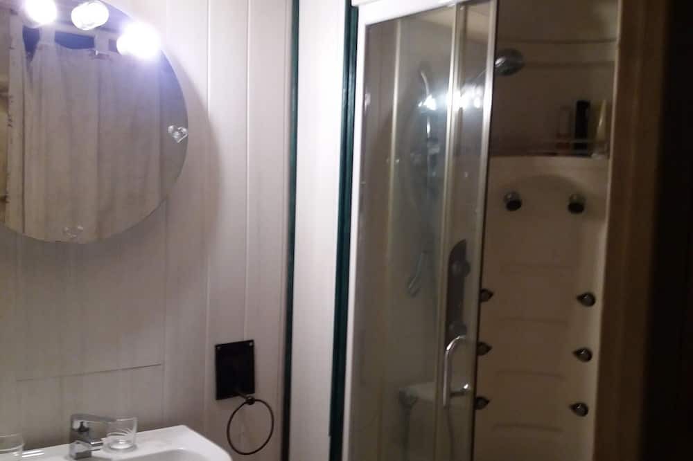 Photo of Bathroom in La Llagonne