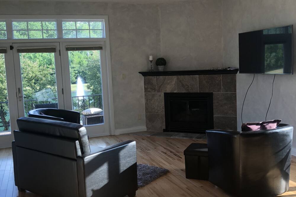 Photo of Livingroom in Sullivan