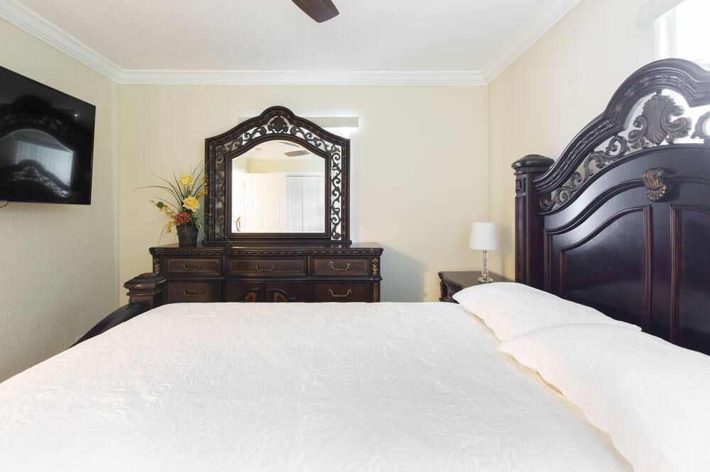 Photo of Bedroom in Riviera Beach