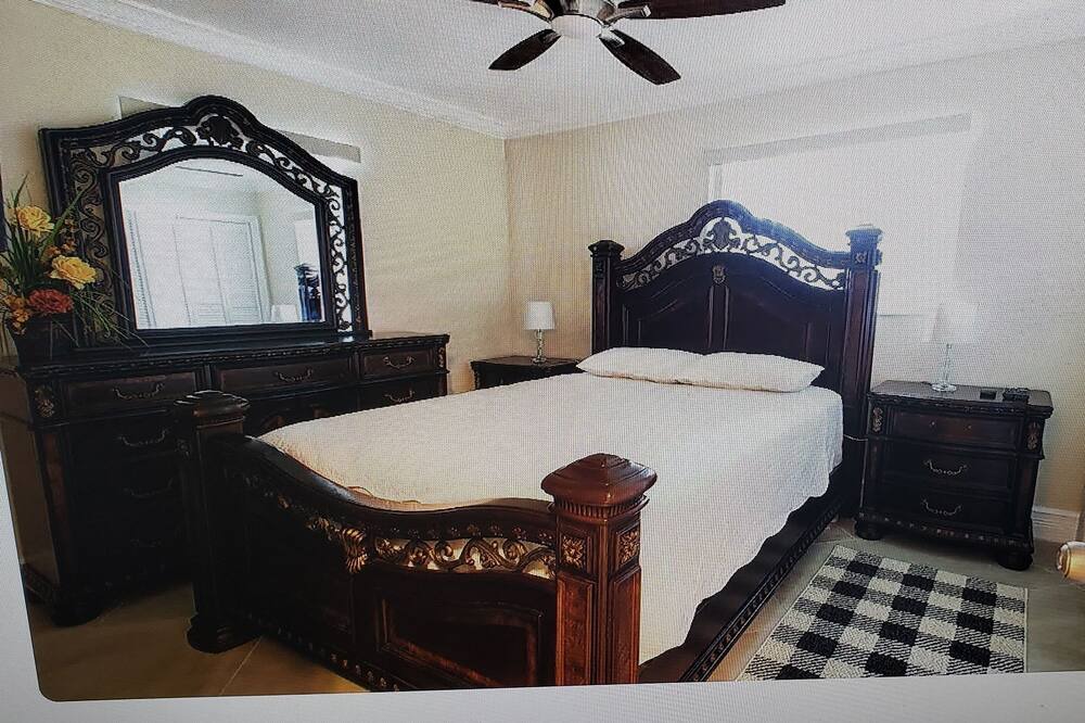 Photo of Bedroom in Riviera Beach