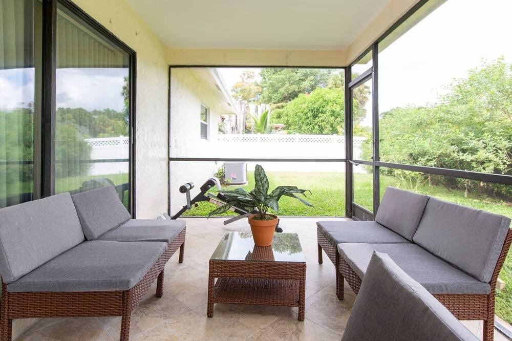 Photo of Patio Balcony in Riviera Beach