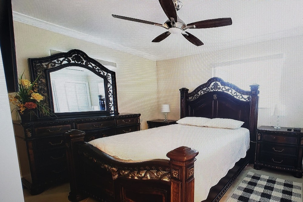 Photo of Bedroom in Riviera Beach