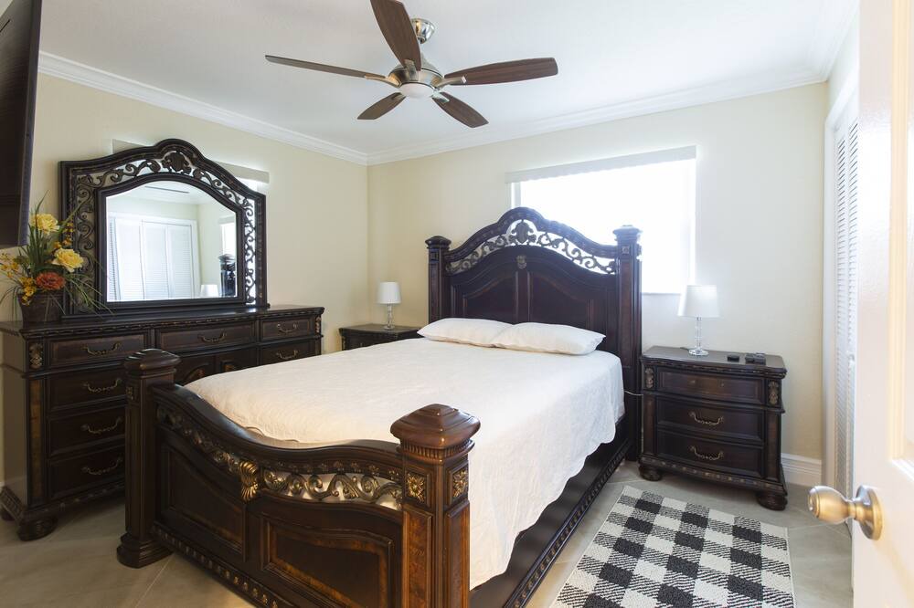 Photo of Bedroom in Riviera Beach