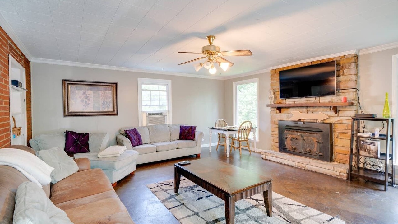 Photo of Livingroom in Hickory Bend