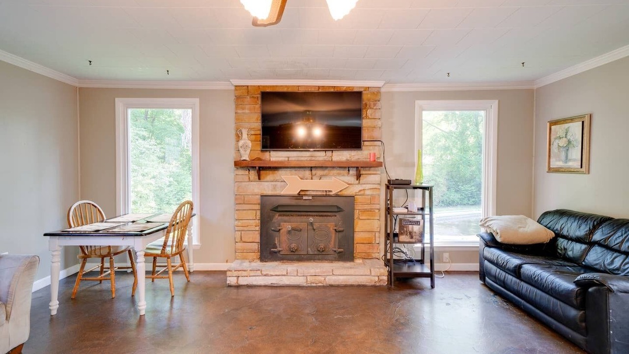 Photo of Livingroom in Hickory Bend
