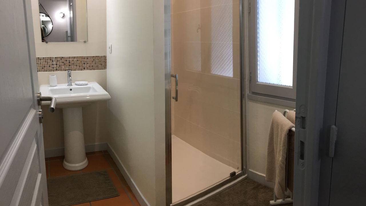 Photo of Bathroom in Lignan-de-Bordeaux