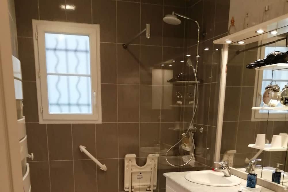 Photo of Bathroom in Ruffec