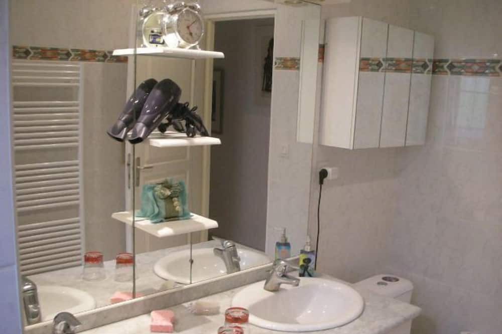 Photo of Bathroom in Ruffec