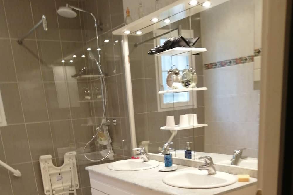 Photo of Bathroom in Ruffec