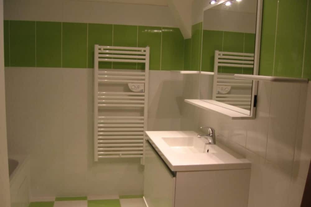 Photo of Bathroom in Averdon