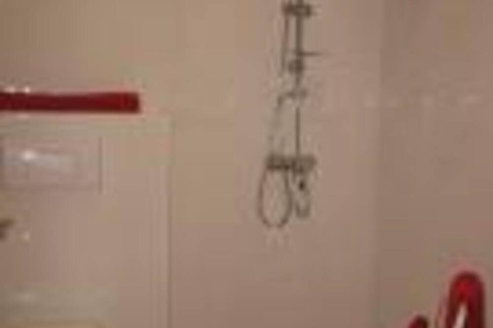 Photo of Bathroom in Averdon
