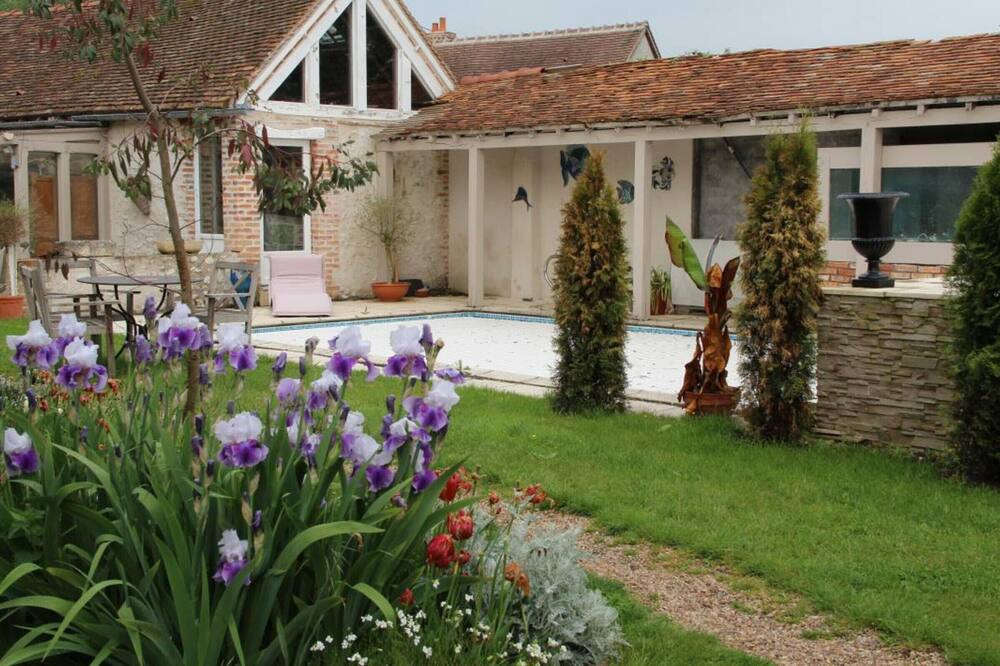 Photo of Outdoor in Thoury