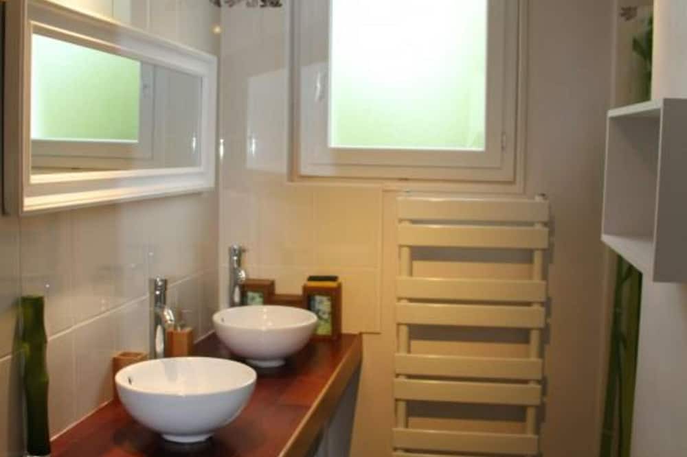 Photo of Bathroom in Thoury