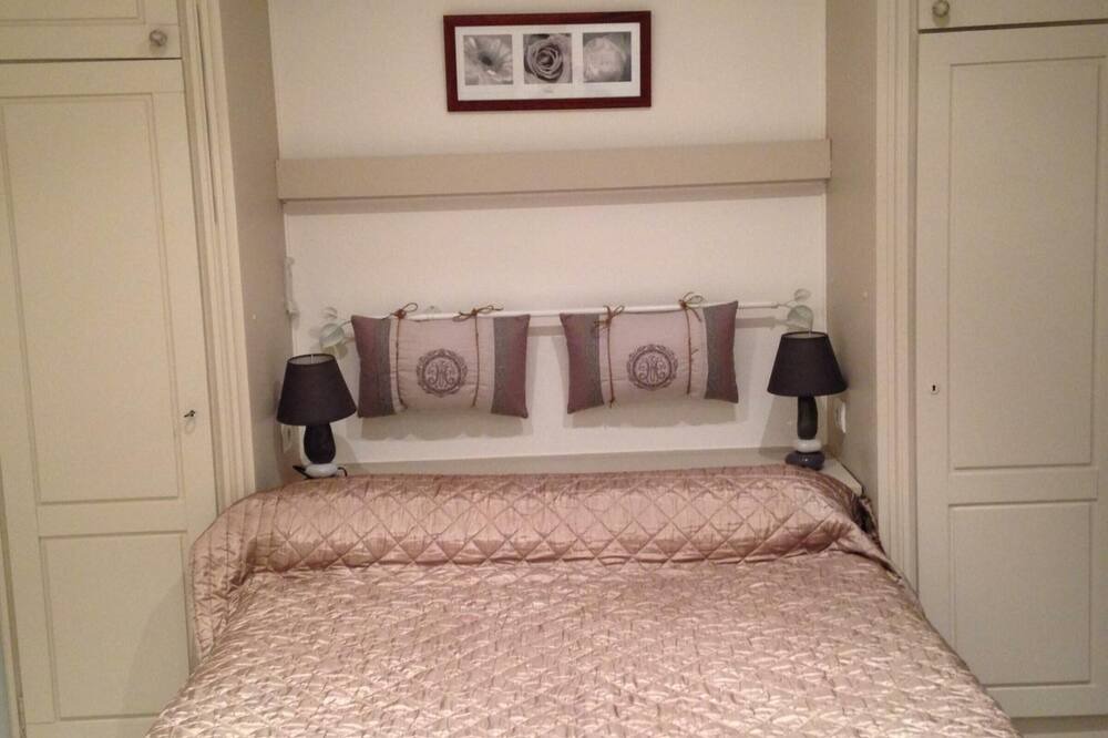 Photo of Bedroom in Meusnes