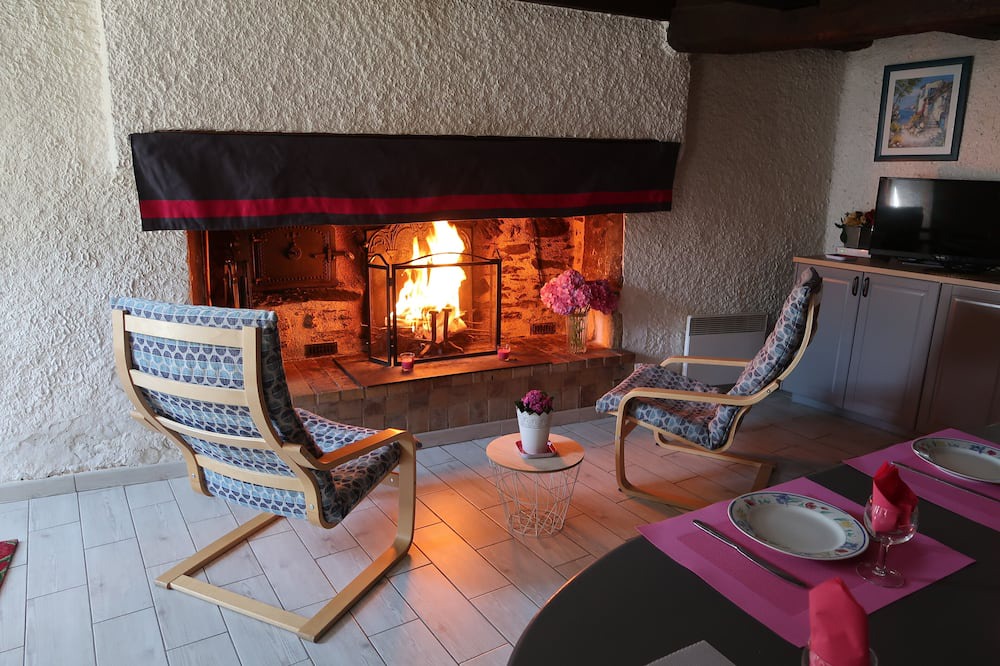 Photo of Livingroom in Cazaux-Frechet-Aneran-Camors