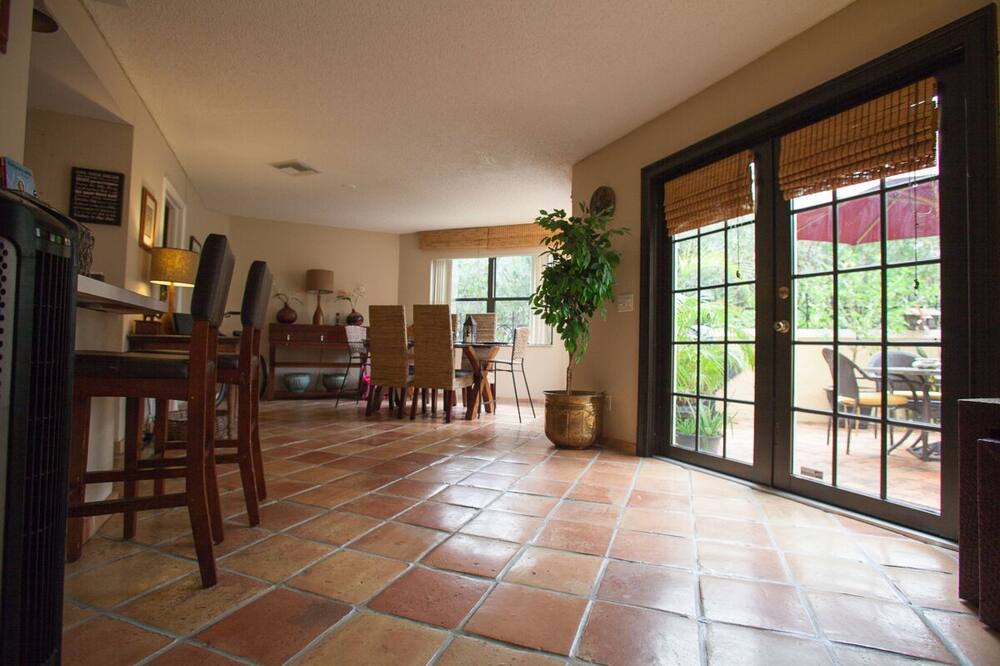 Photo of Livingroom in Juno Beach