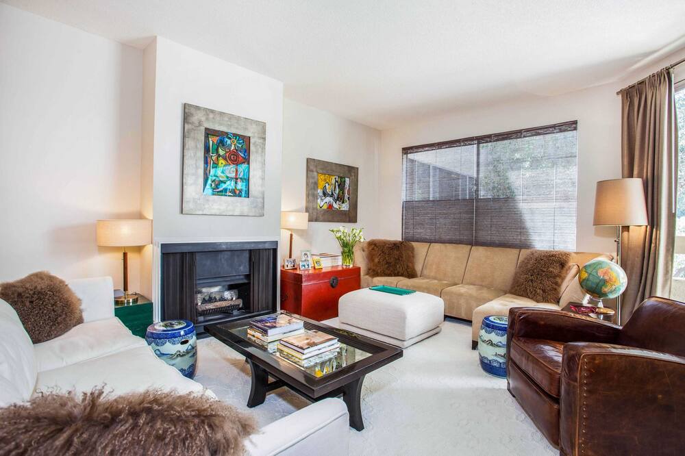 Photo of Livingroom in Norma Triangle