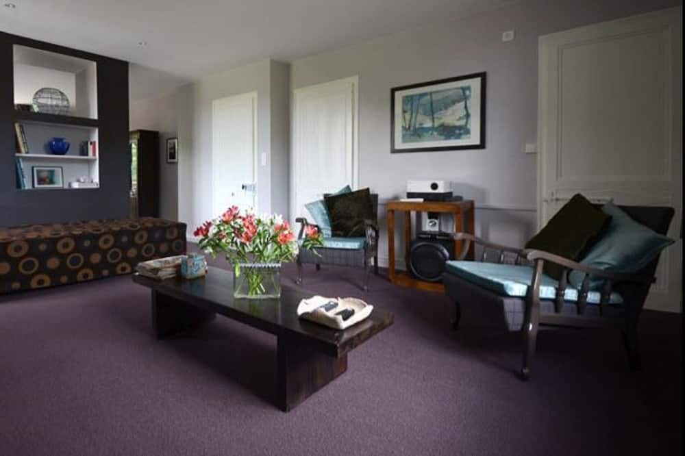 Photo of Livingroom in Toeufles