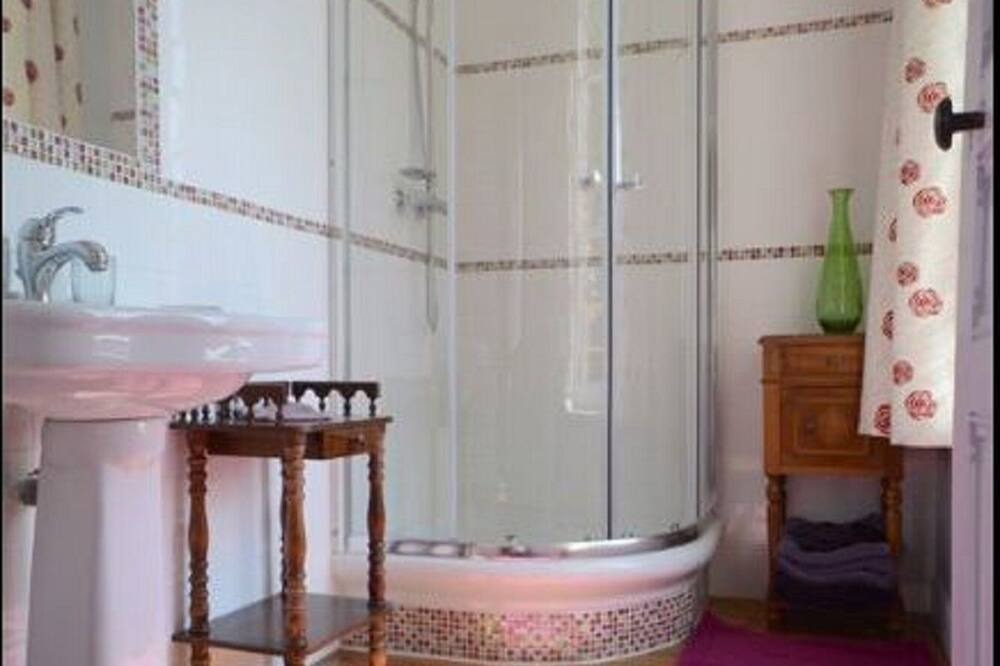 Photo of Bathroom in Toeufles