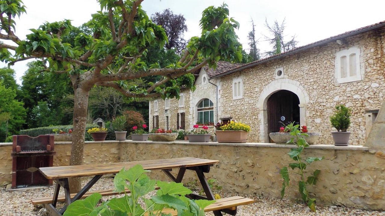 Photo of Outdoor in Saint-Front-de-Pradoux