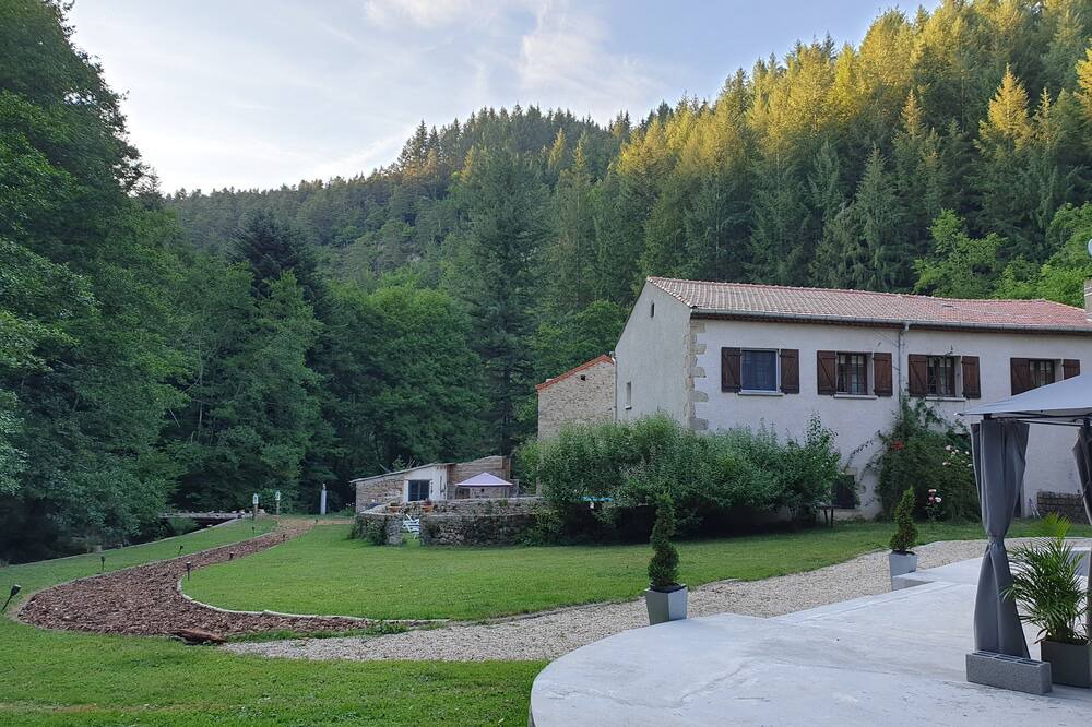 Photo of Outdoor in Egliseneuve-des-Liards