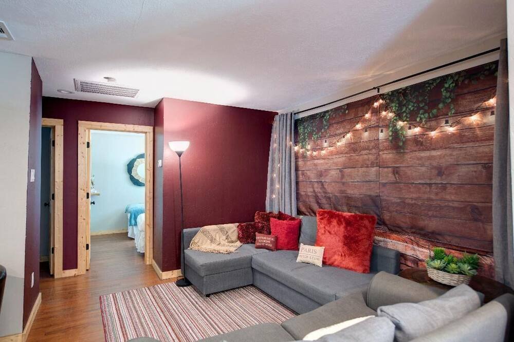 Photo of Livingroom in College Station