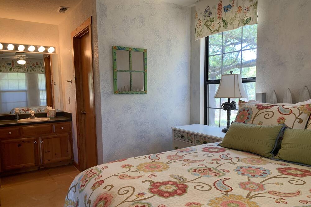 Photo of Bedroom in Floresville