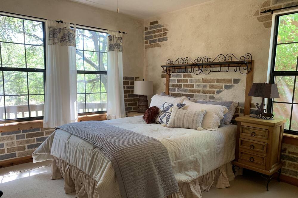 Photo of Bedroom in Floresville