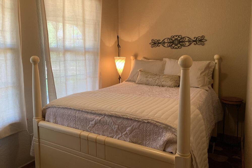 Photo of Bedroom in Floresville