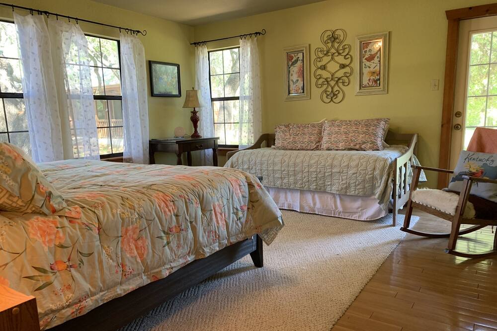 Photo of Bedroom in Floresville