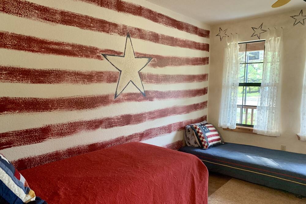 Photo of Bedroom in Floresville