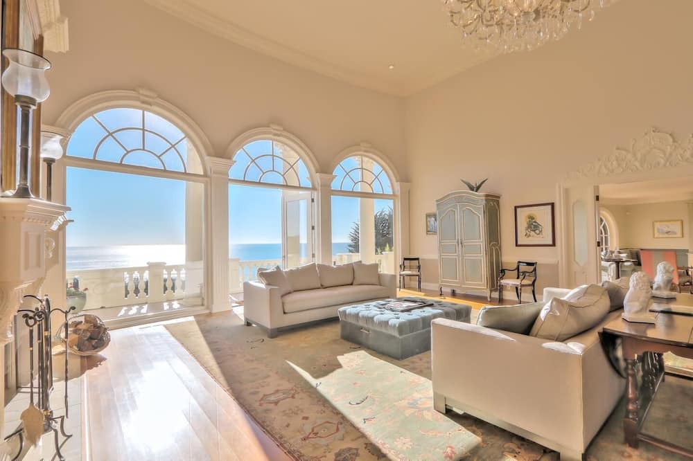 Photo of Livingroom in La Selva Beach