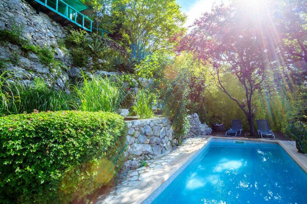 Photo of Outdoor in Coursegoules