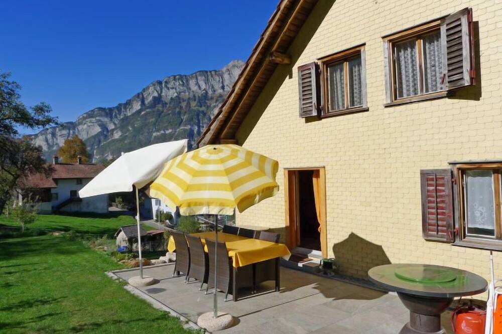 Photo of Others in Quarten