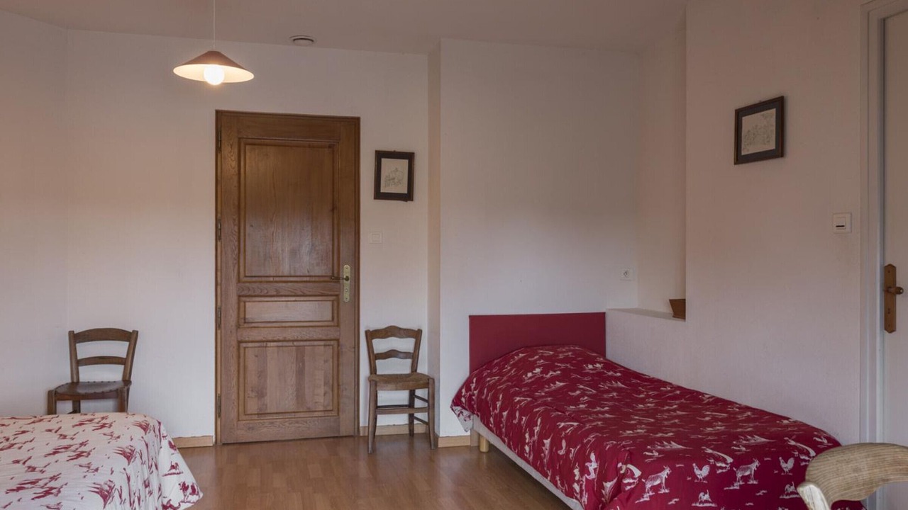 Photo of Others in Audes