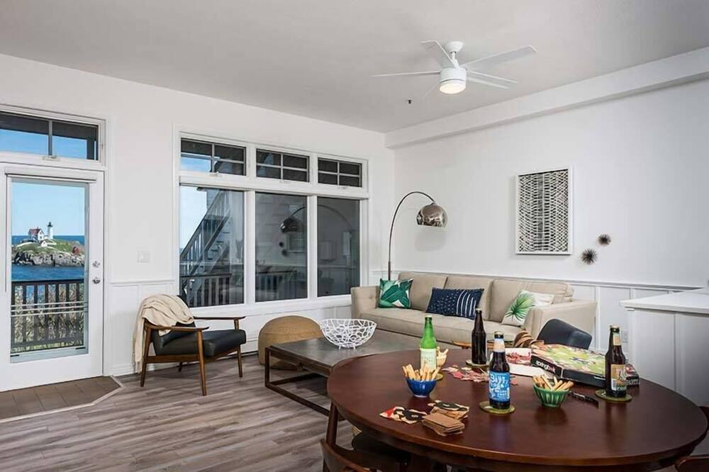 Photo of Livingroom in York Beach