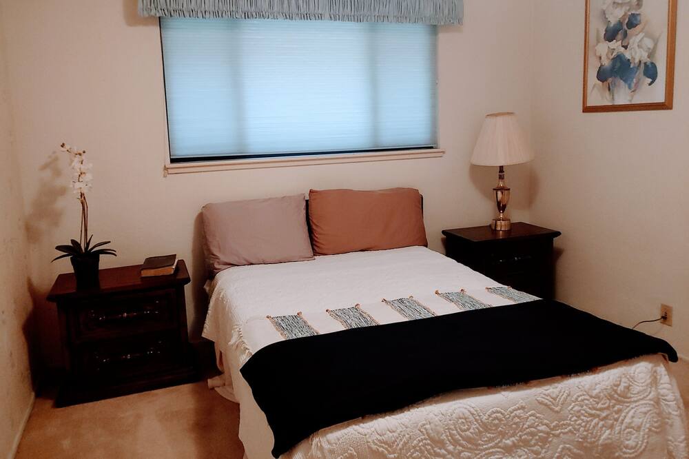 Photo of Bedroom in Arden-Arcade