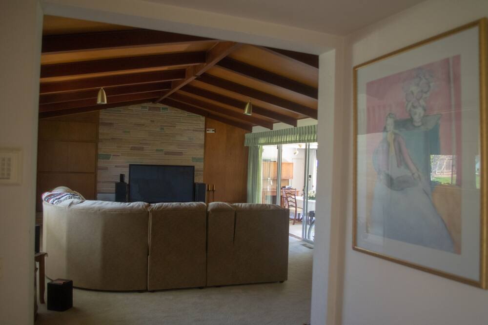 Photo of Bedroom in Arden-Arcade