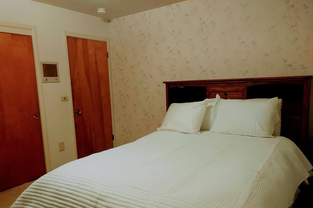 Photo of Bedroom in Arden-Arcade