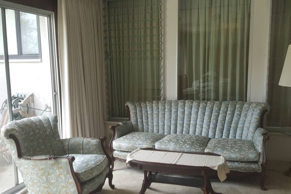 Photo of Bedroom in Arden-Arcade