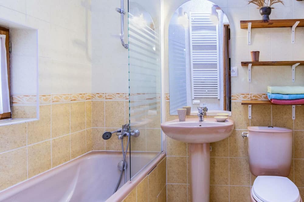 Photo of Bathroom in Authon