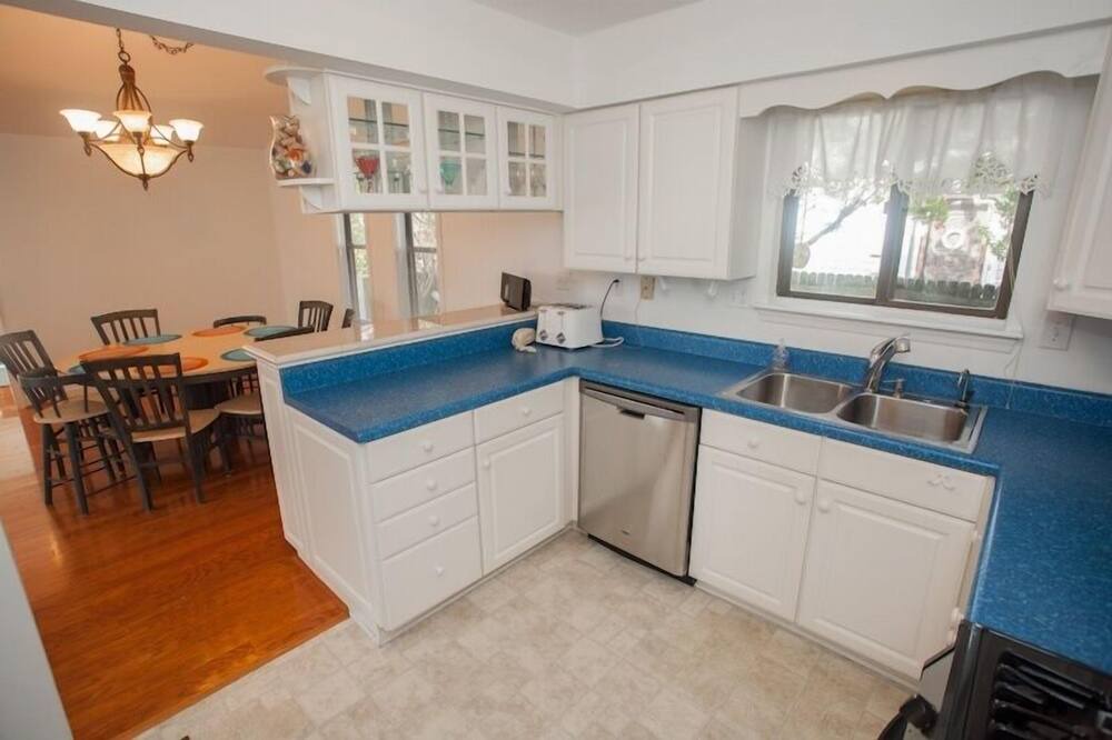 Photo of Bedroom in Northeast Virginia Beach