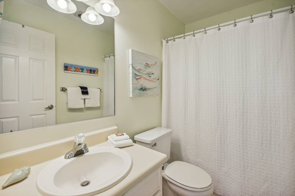 Photo of Bathroom in Holiday Isle