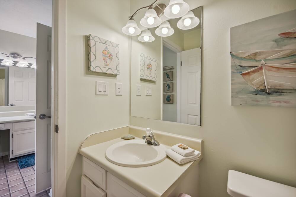 Photo of Bathroom in Holiday Isle